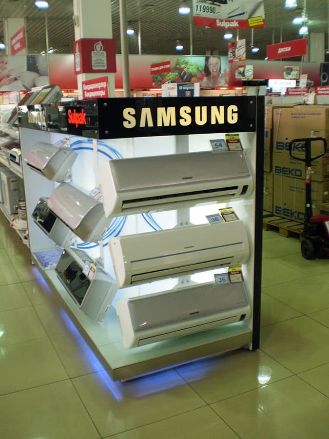 Островная витрина для кондиционеров с LED-подсветкой